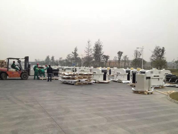 SMT設(shè)備卸車、拆箱作業(yè)