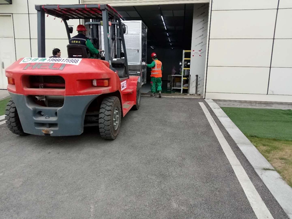 通威，激光摻雜機，卸車，拆箱，搬運入場