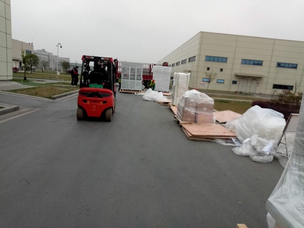 通威，激光摻雜機，卸車，拆箱，搬運入場