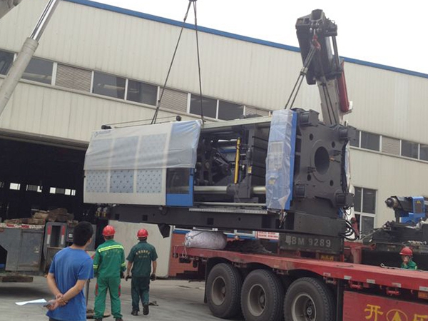 傳統(tǒng)設(shè)備卸車、拆箱作業(yè)