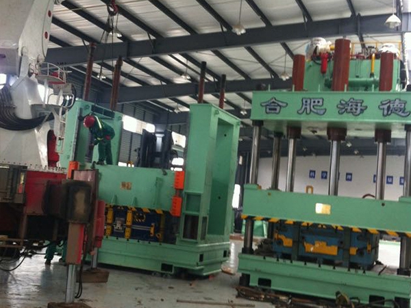 傳統(tǒng)設(shè)備卸車(chē)、拆箱作業(yè)