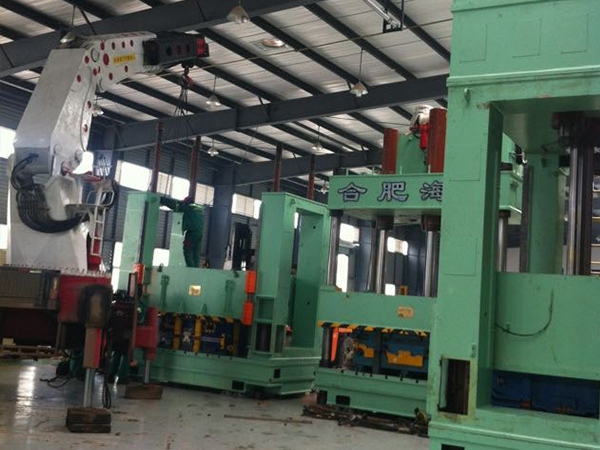 傳統(tǒng)設(shè)備卸車、拆箱作業(yè)