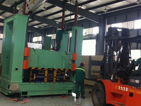 傳統(tǒng)設(shè)備卸車、拆箱作業(yè)