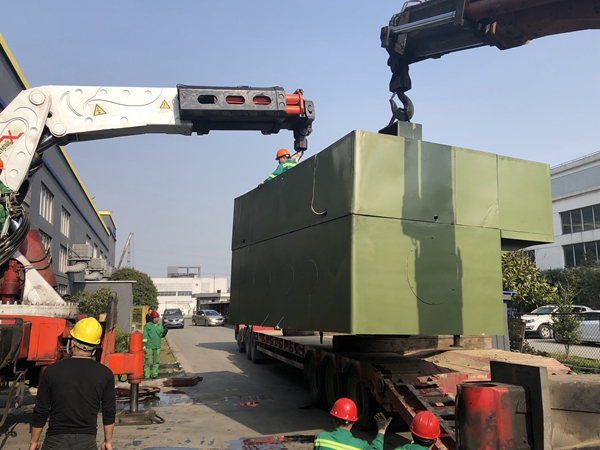 傳統(tǒng)設備卸車、拆箱作業(yè)