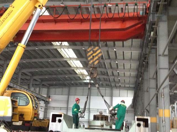 傳統(tǒng)設(shè)備卸車、拆箱作業(yè)